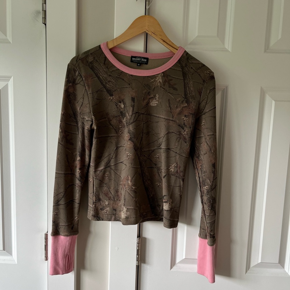 Dairy Boy Everyday Thermal long sleeve with pink trim size medium